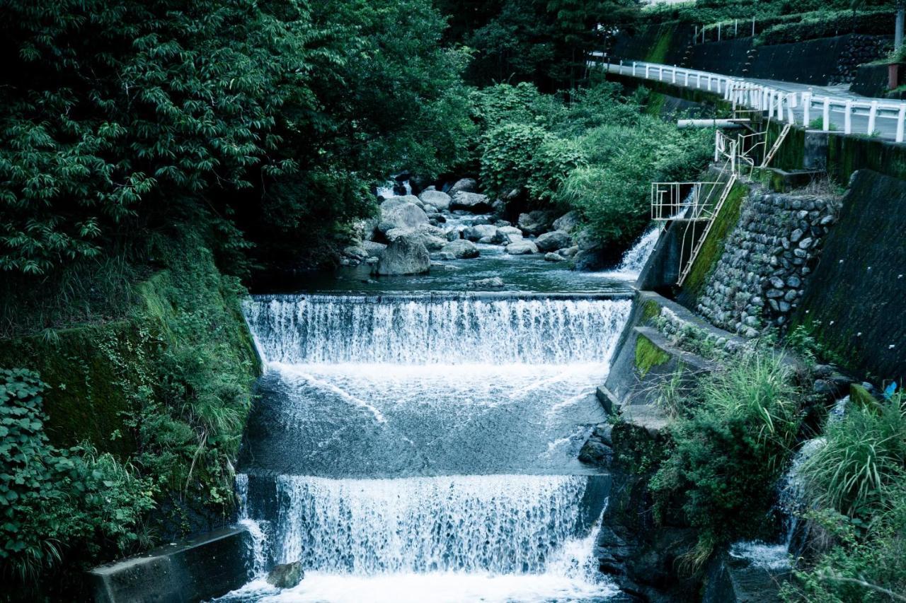 山の中の一棟貸切宿 五番地 Nambu (Yamanashi) Екстер'єр фото