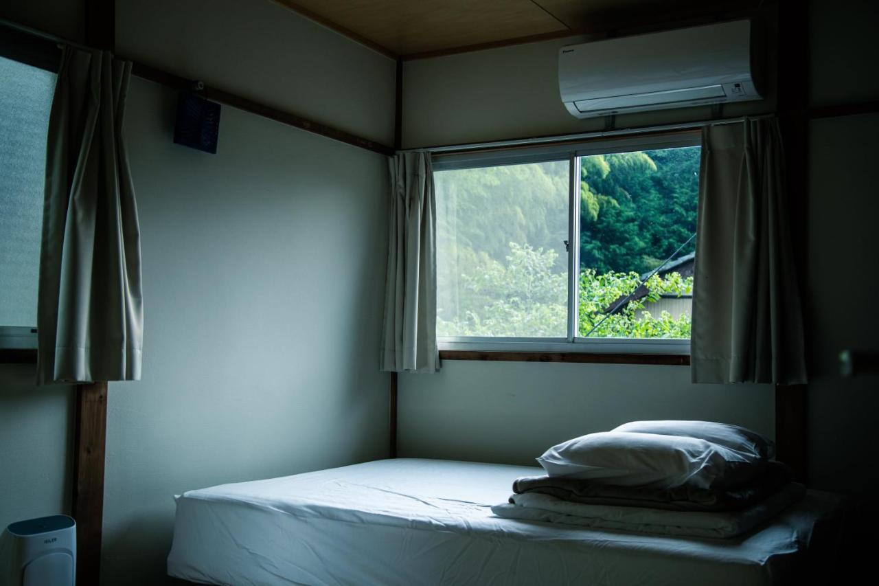 山の中の一棟貸切宿 五番地 Nambu (Yamanashi) Екстер'єр фото