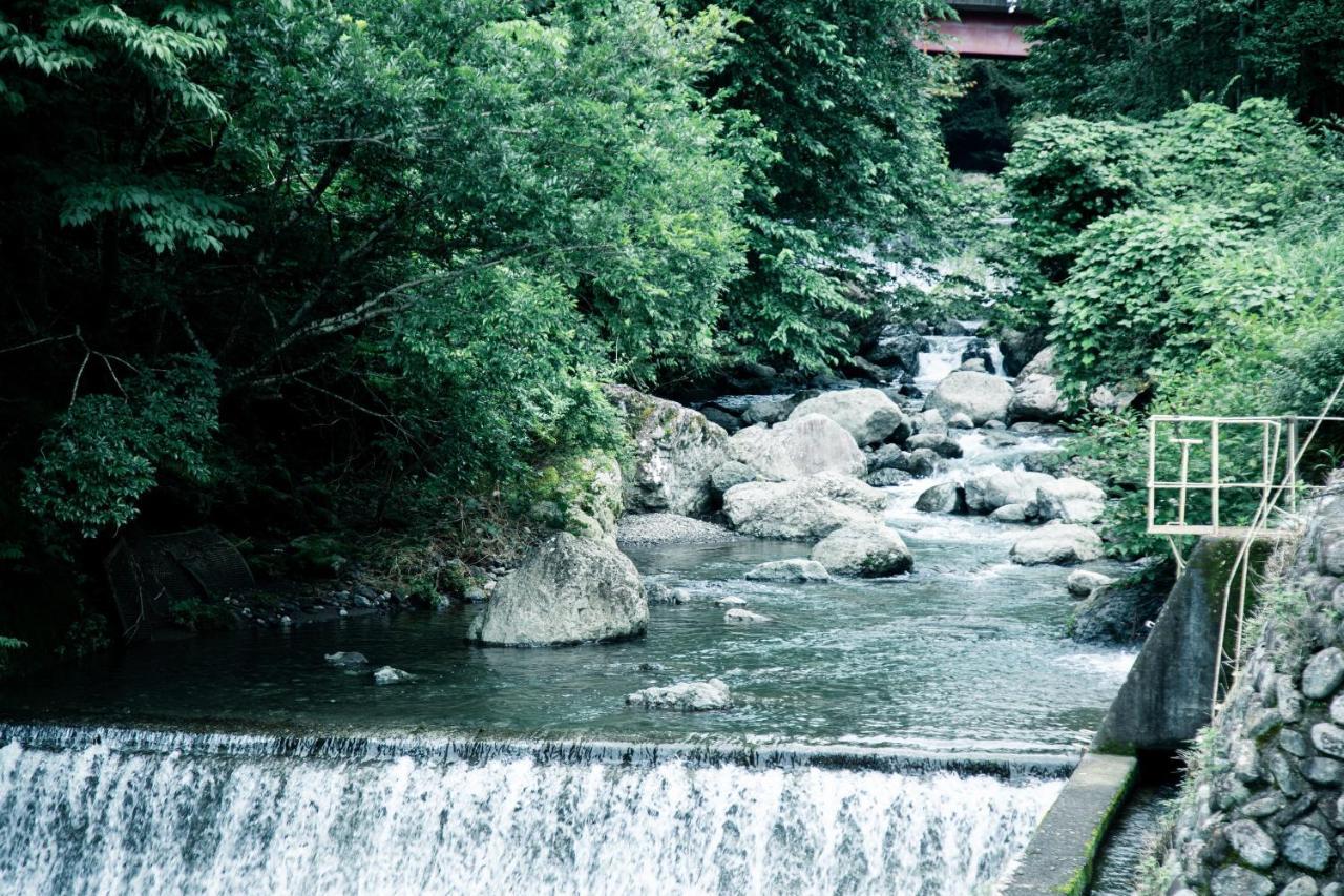 山の中の一棟貸切宿 五番地 Nambu (Yamanashi) Екстер'єр фото