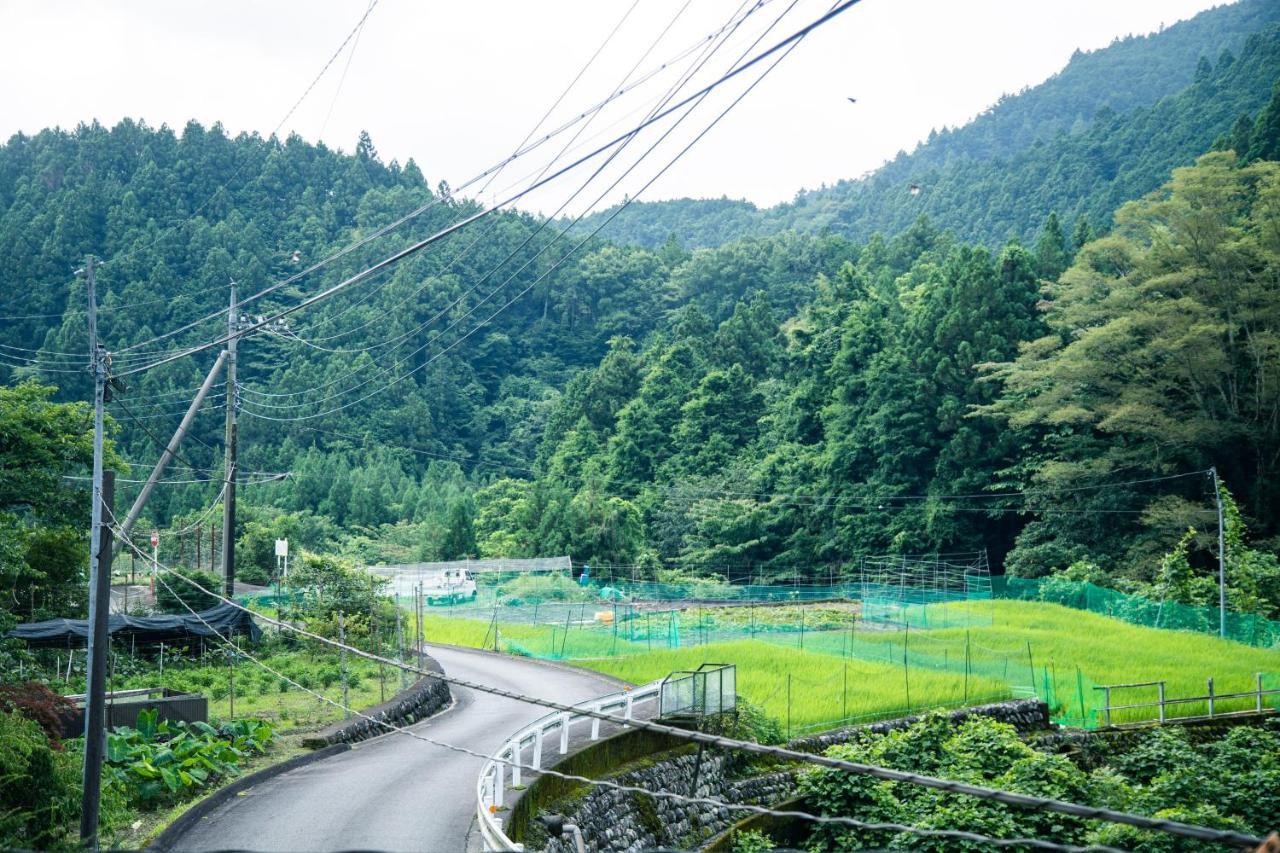 山の中の一棟貸切宿 五番地 Nambu (Yamanashi) Екстер'єр фото